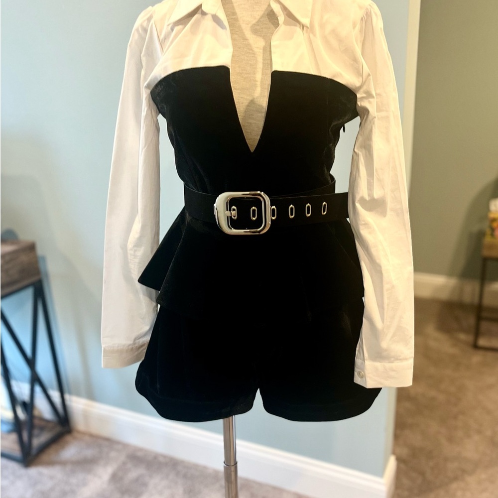VENUS White and Black velvet Garment Set